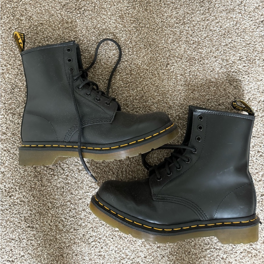 Women’s smooth leather lace up boots